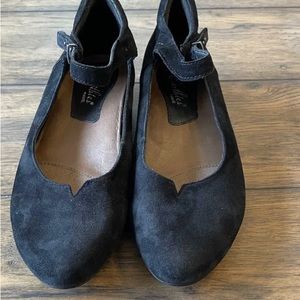Earthies by Earth Emery Black Suede ballerina shoe sz 9